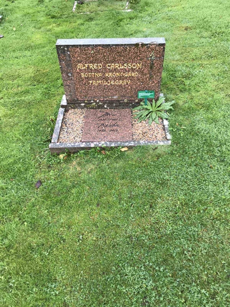 Grave number: B 01    92, 93