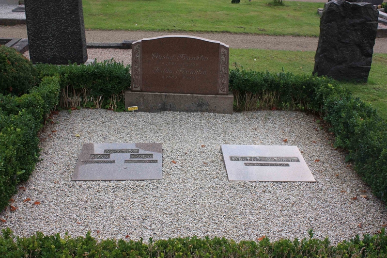 Grave number: Ö 13i   143, 144