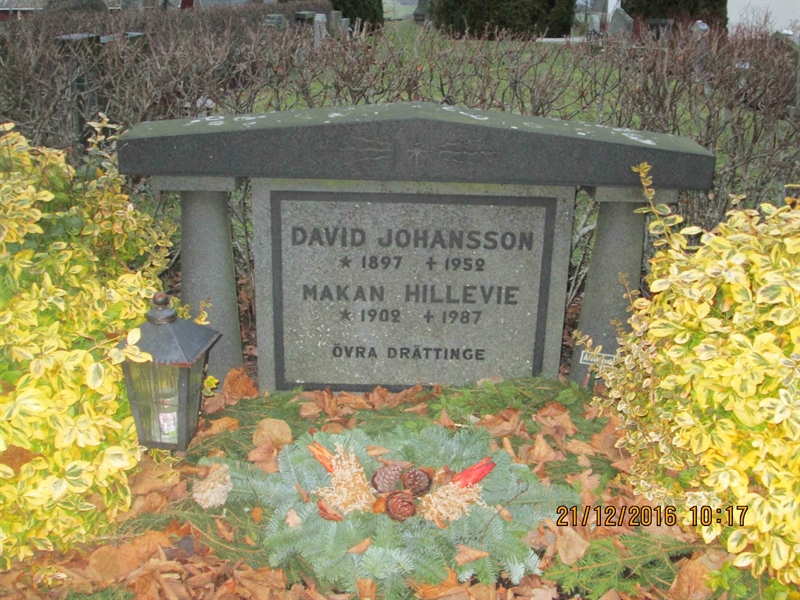 Grave number: HÄ A    17, 18