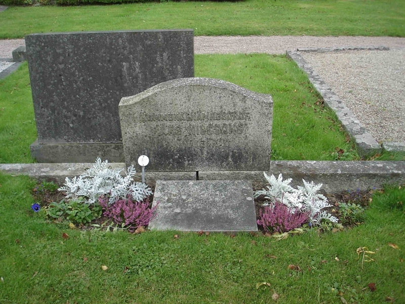 Grave number: HK A    75, 76, 77