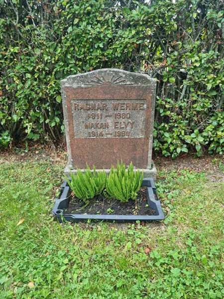 Grave number: 1 13   62