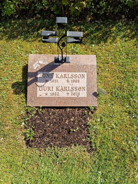 Grave number: 02 M    3