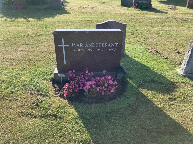 Grave number: R 02   319