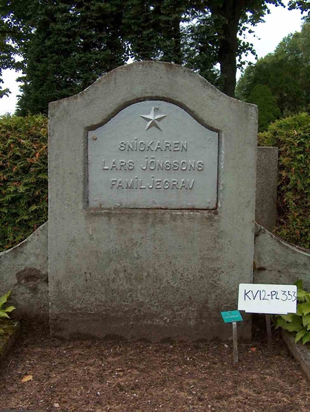 Grave number: HÖB 12   353