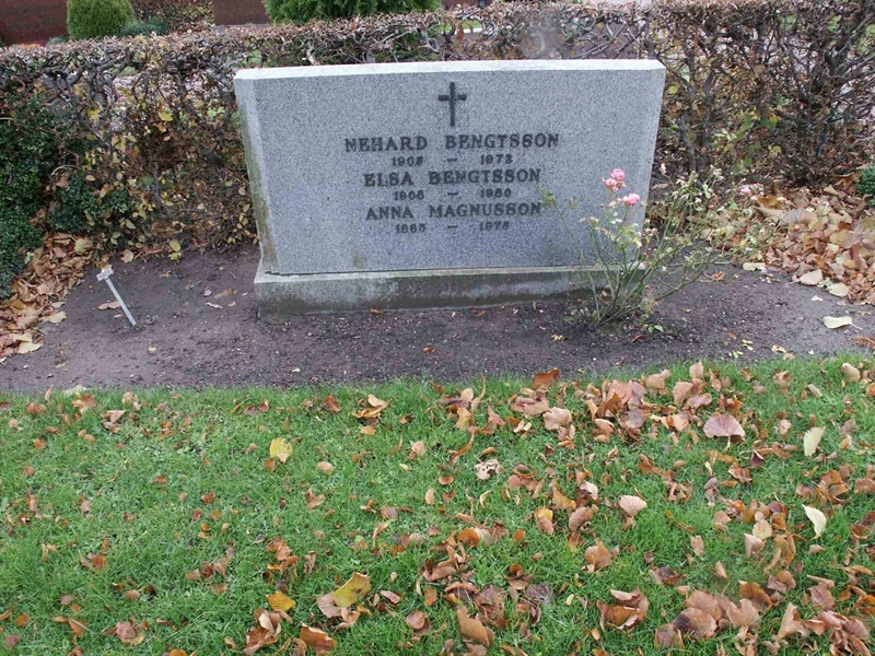 Grave number: KK NV I C   152-154
