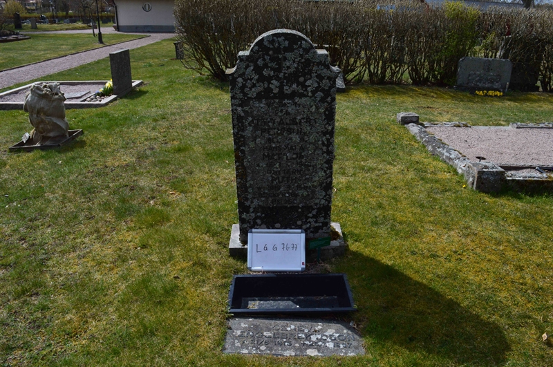 Grave number: LG G    76, 77