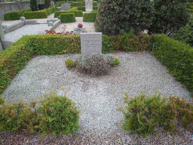 Grave number: VK III   122