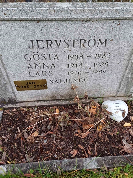Grave number: JÄ 1 B 3094, 3095, 3096