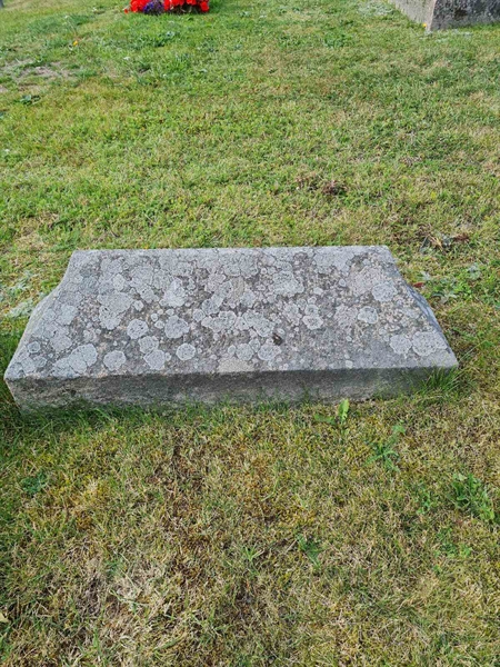 Grave number: F 02   124