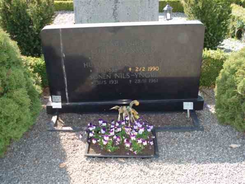 Grave number: Bo D    31-33
