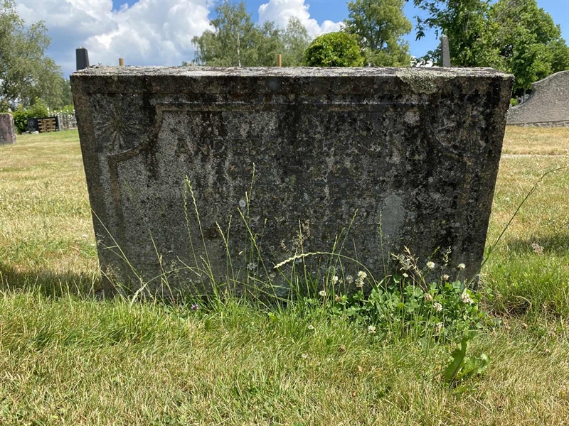 Grave number: 8 1 03   100-101