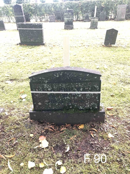 Grave number: AK F    90