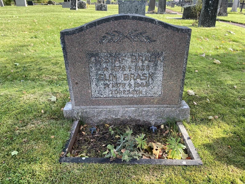 Grave number: 4 Ga 17    57-58