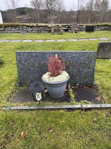 Grave number: Ärt 44 14    60+61