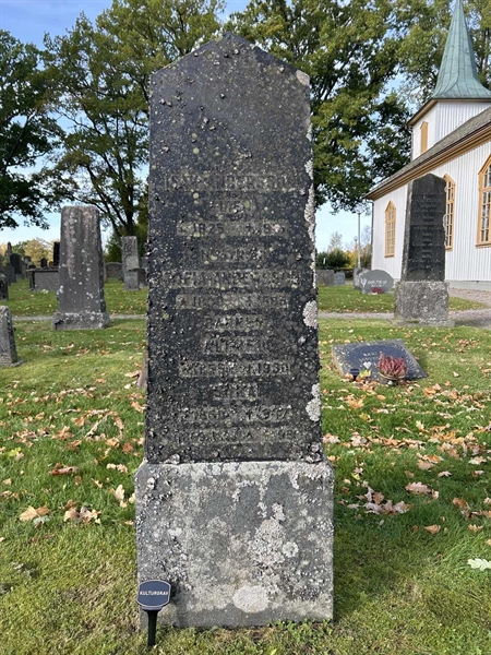 Grave number: T A C   672-675
