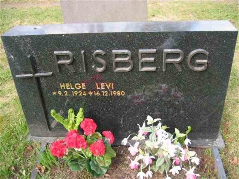 Grave number: 1 GF 05    302-303