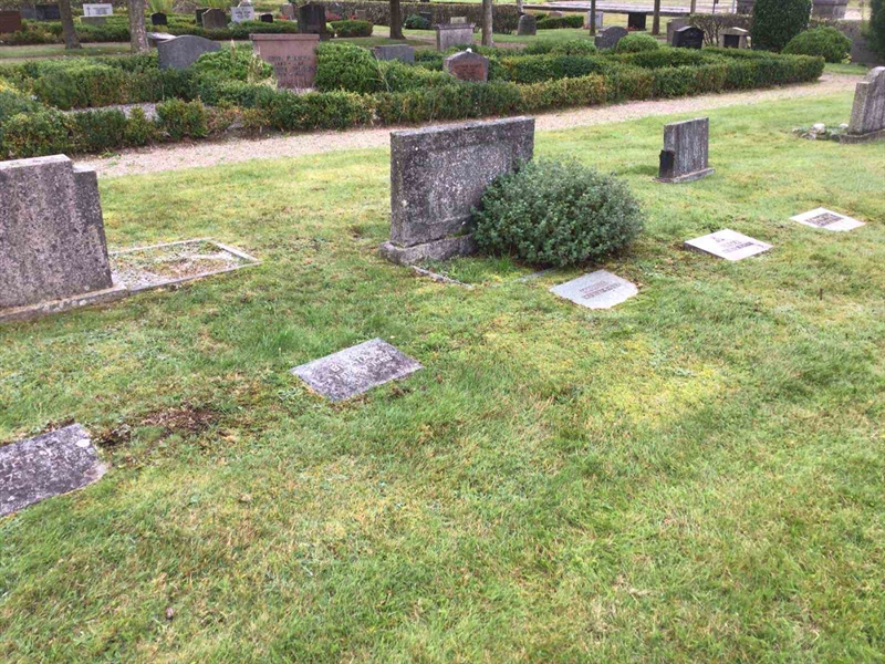 Grave number: 20 F   154-158