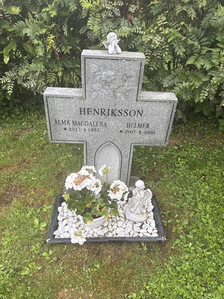 Grave number: 002 2   593