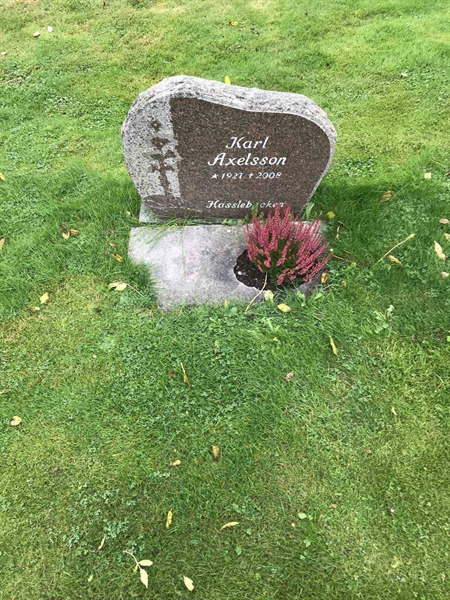 Grave number: B 02    23
