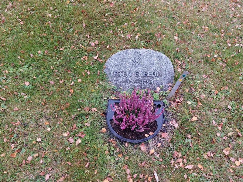 Grave number: NY H   322, 323