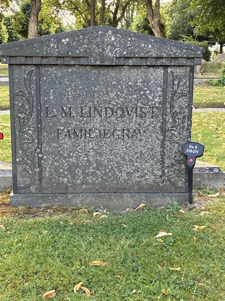 Grave number: 33 6   210-211