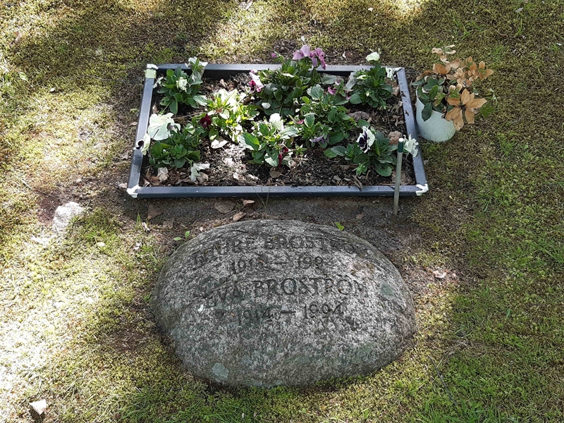 Grave number: KA 15   112