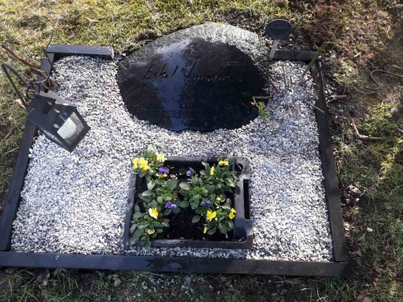 Grave number: SB 02     4