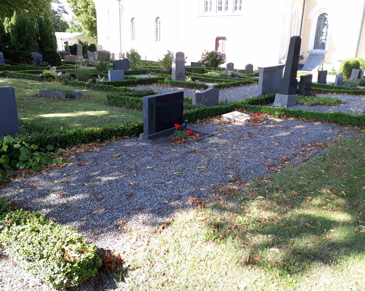 Grave number: LB C 175-178
