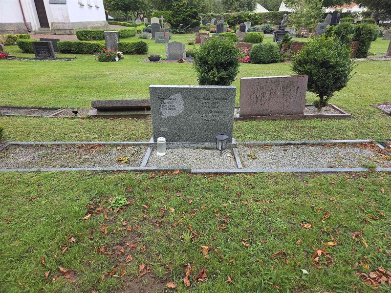 Gravnummer: 2 Y    51-54