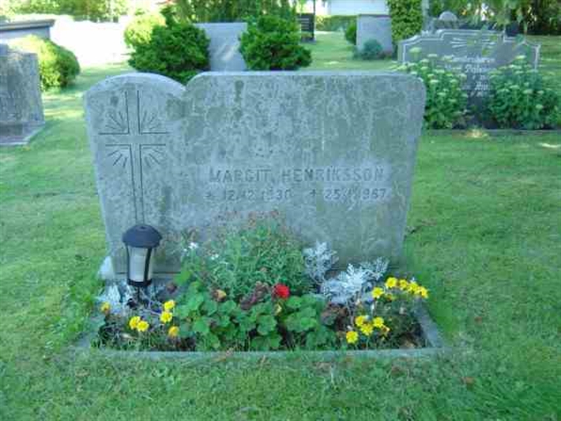 Grave number: FLÄ E    11-12