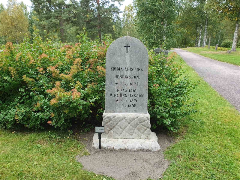 Grave number: 1 GL.8   322-323