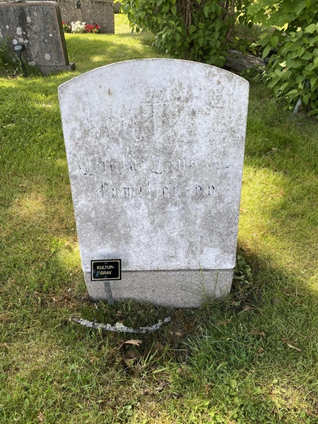 Grave number: 3 Ga 03    83-84