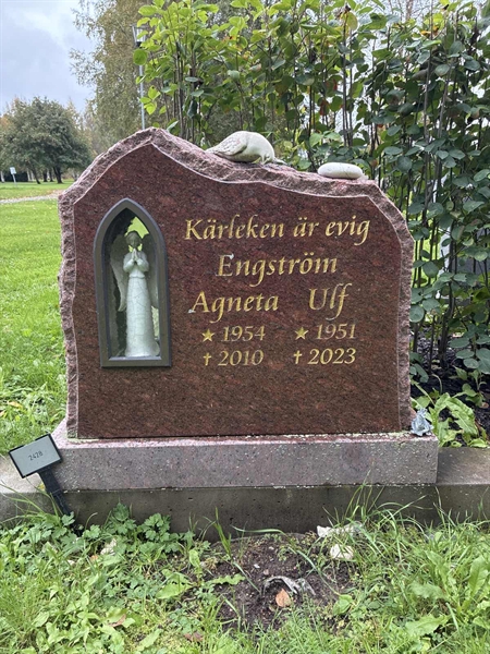 Grave number: 3  2428