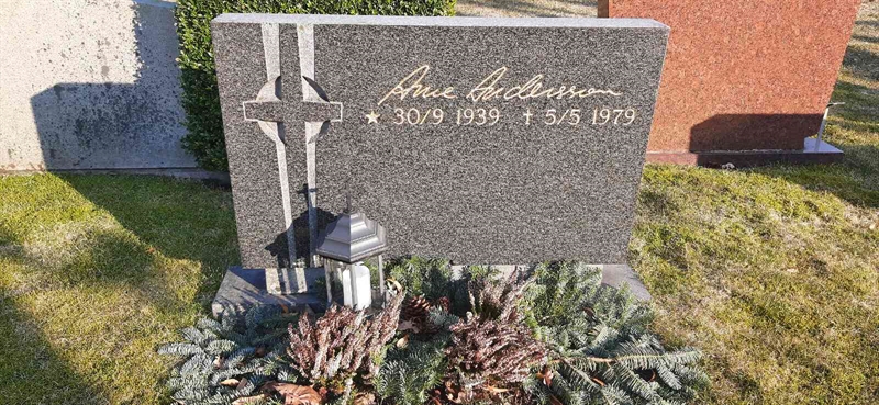 Grave number: NK 1   122, 123