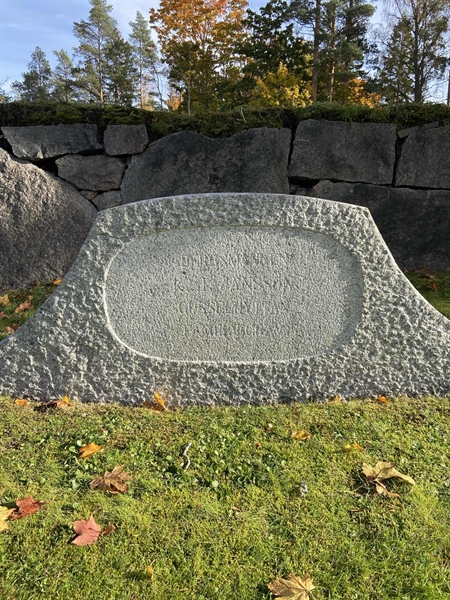 Grave number: 1 02 324, 325