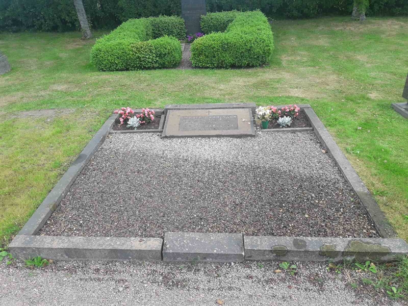 Grave number: TÖ 3    80