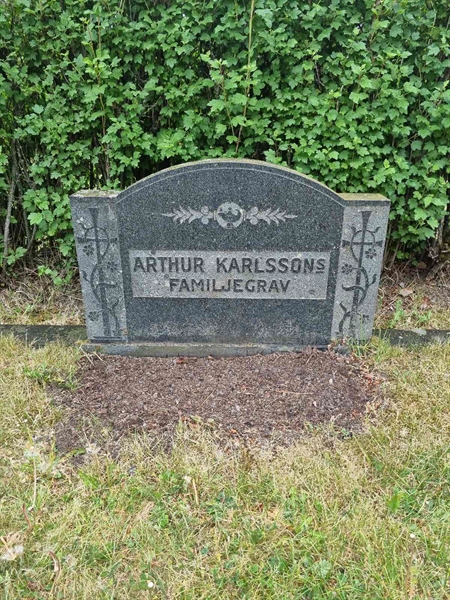 Grave number: 2 12   27