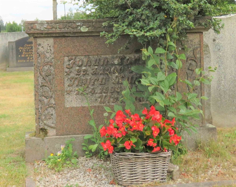 Grave number: 01 U    42, 43
