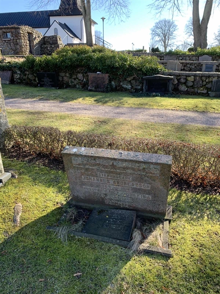 Grave number: SÖ H   121, 122