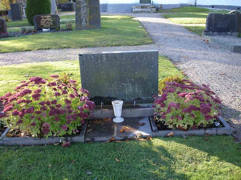 Grave number: FG R    15, 16