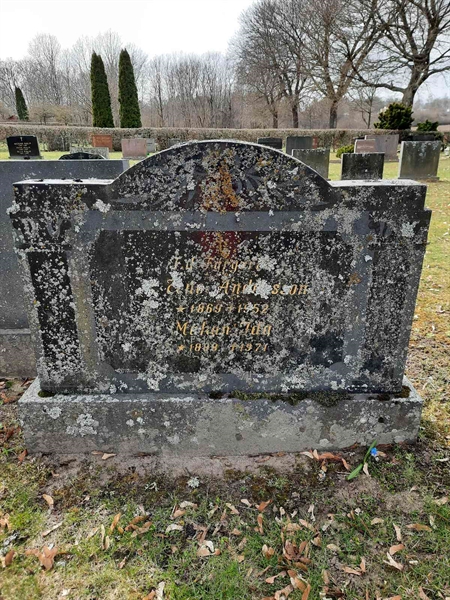 Grave number: ON F    18-19