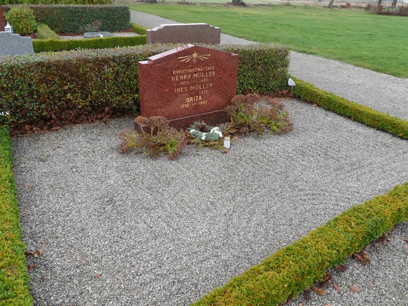 Grave number: ÖTN NVK2    77, 78, 79
