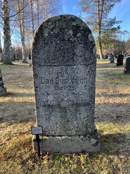 Hautatunnus: 2 C   137