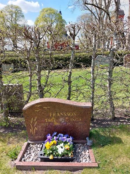 Grave number: HÖ 8   29, 30