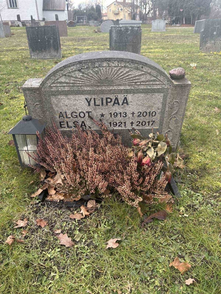 Grave number: E E 36