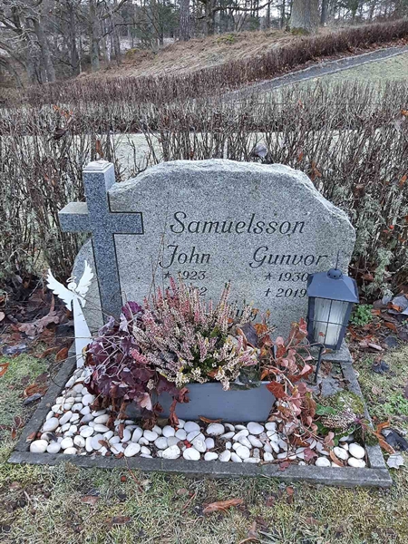 Grave number: 09 Ö   199-200