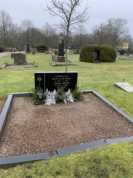 Grave number: SÖ B     4, 5
