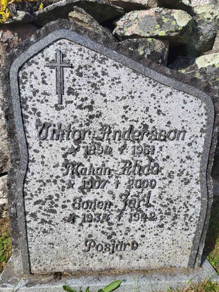 Grave number: 001 1   102