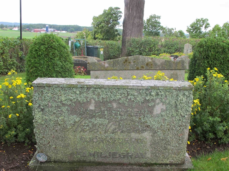 Grave number: KÄÖ A   334, 335