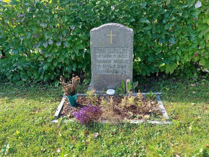 Grave number: K J   175, 176